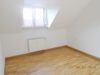 modernisierte 3-Zimmer Dachgeschoss-Wohnung mit Balkon in S-Ost - Schlafzimmer