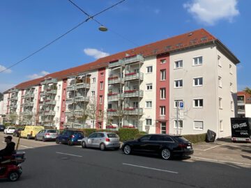 modernisierte 3-Zimmer Dachgeschoss-Wohnung mit Balkon in S-Ost, Schwarenbergstraße 121, 70188 Stuttgart
