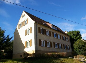 renovierte 3-Zimmer-DG-Wohnung im grünen Stuttgart- Botnang, Haydnstraße 44, 70195 Stuttgart
