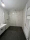 3-Zimmer Wohnung mit Balkon in Stuttgart-Ost, Gebäude kernmodernisiert in 2026 - Badezimmer mit bodenebener Dusche.jpg