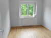 modernisierte 2-Zimmer Wohnung mit Balkon - Schlafzimmer