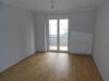 modernisierte 2-Zimmer Wohnung mit Balkon - Wohnzimmer mit Balkon