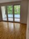 neuwertige 3 Zimmer-Wohnung mit Balkon in Stuttgart-Ost - Wohnzimmer mit Balkon