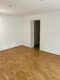 neuwertige 3 Zimmer-Wohnung mit Balkon in Stuttgart-Ost - Wohnzimmer mit Balkon